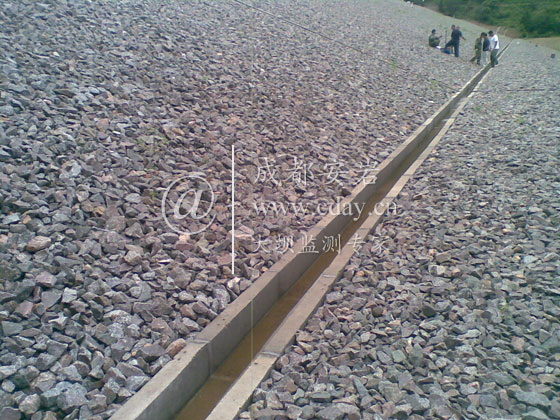 安岩物联施工现场：辽宁省沈阳市新宾县红升水库大坝安全监测仪器安装