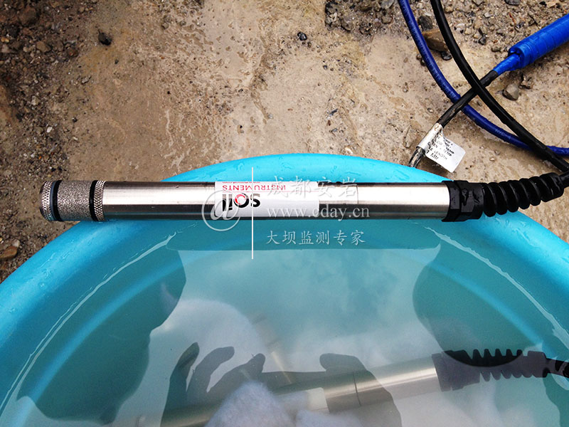 安岩物联施工现场：甘肃陇南成县磨坝峡水库大坝进口渗压计安装